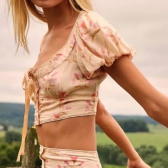 Free People Easy to Love Ivory Puff Sleeve Floral Crop Top Size XS - Picture 2 of 16